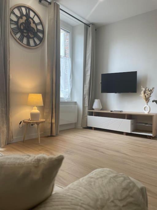 Joli Appartement Avec Parking - Proche Centre Ville Chartres Exterior foto